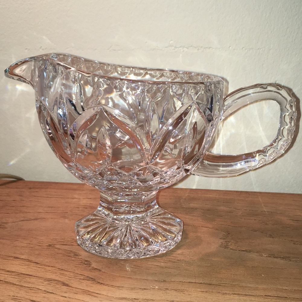 GORGEOUS CRYSTAL GRAVY SAUCE BOAT